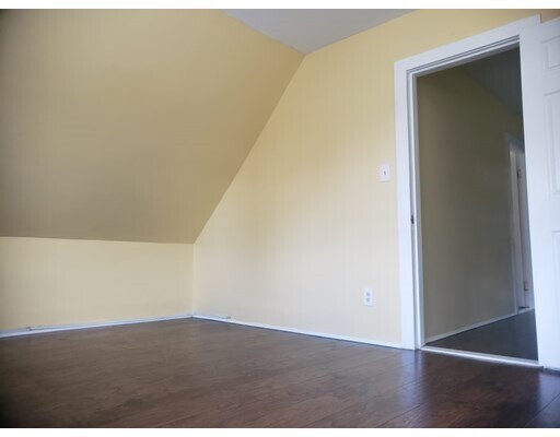 Building Photo - 67 Wales St