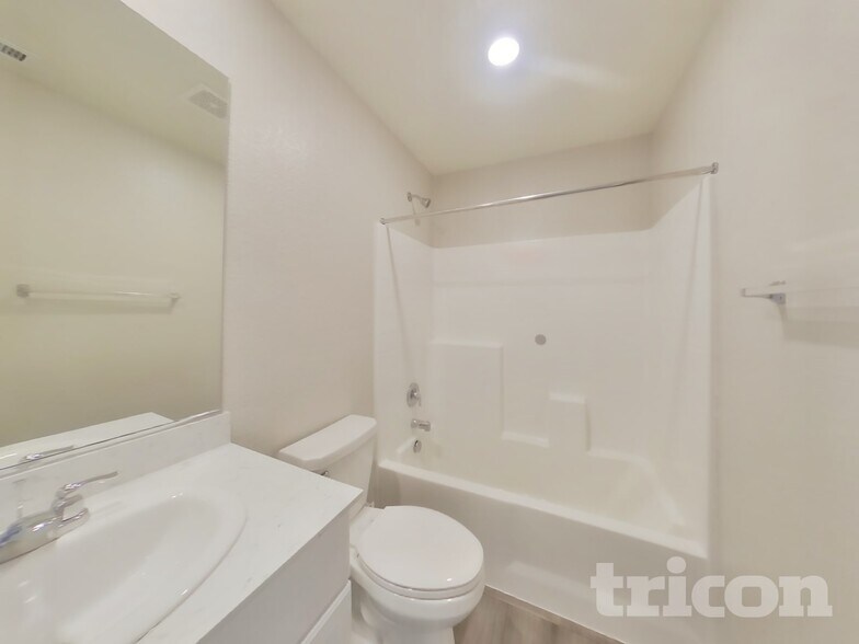 Building Photo - 8941 Elk Ravine Dr