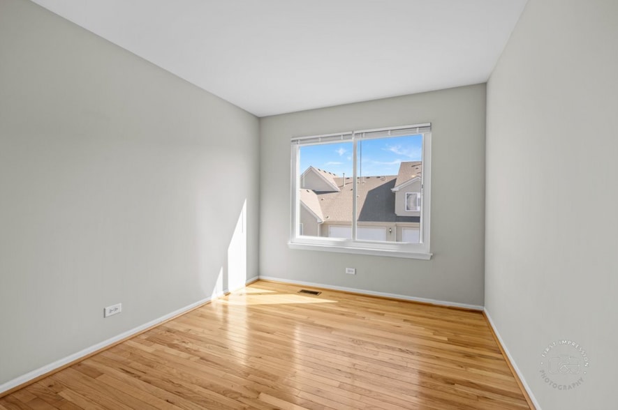 Building Photo - 628 Lincoln Station Dr