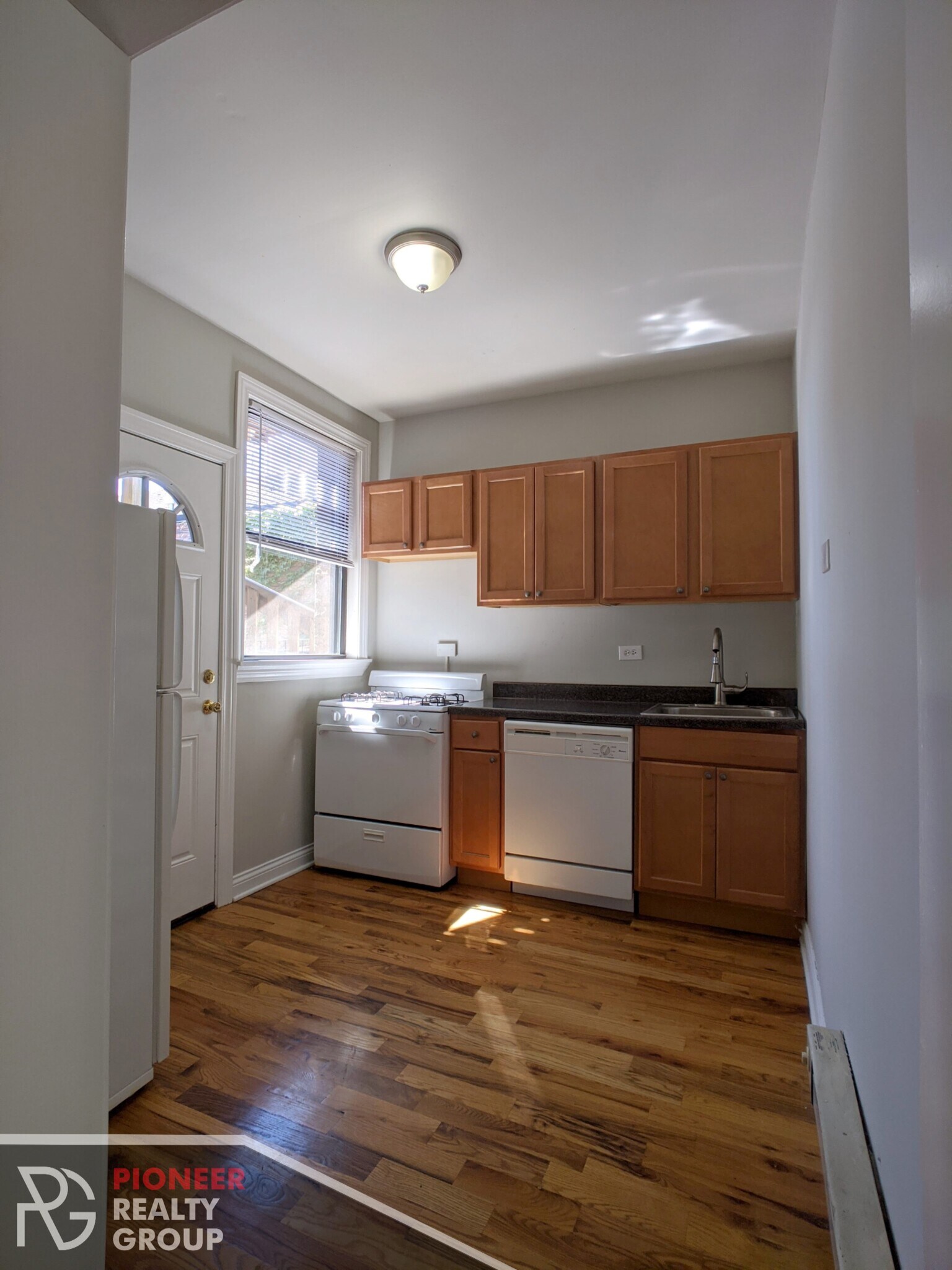 Building Photo - 3721 N Pine Grove Ave