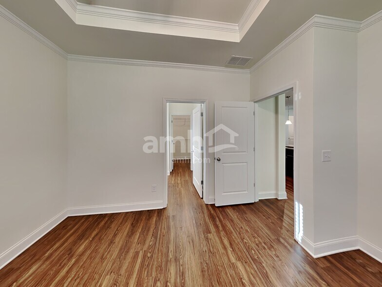 Building Photo - 513 Slew Dr