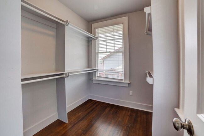 Building Photo - Downtown 3/2.5 Fully Remodeled!