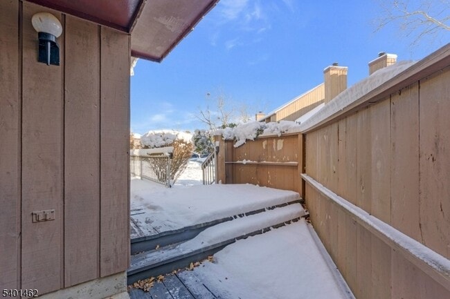 Building Photo - 117 Bluebird Dr