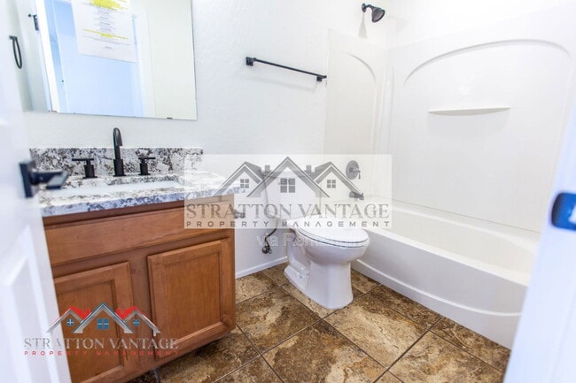 Building Photo - 484 E Cheyenne Rd