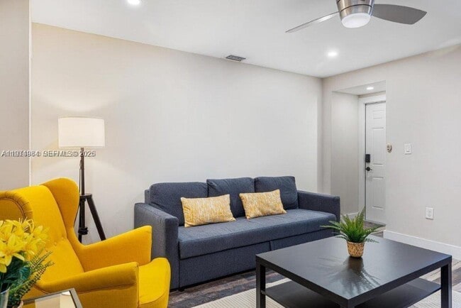 Building Photo - 505 SE 20th St