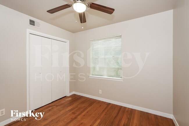 Building Photo - 619 S Alexander Ave