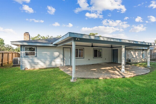 Building Photo - 19218 Enchanted Oaks Dr