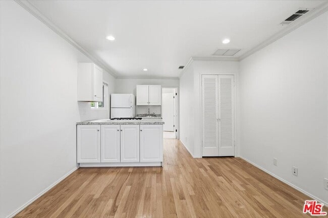 Building Photo - 6460 Via Colinita