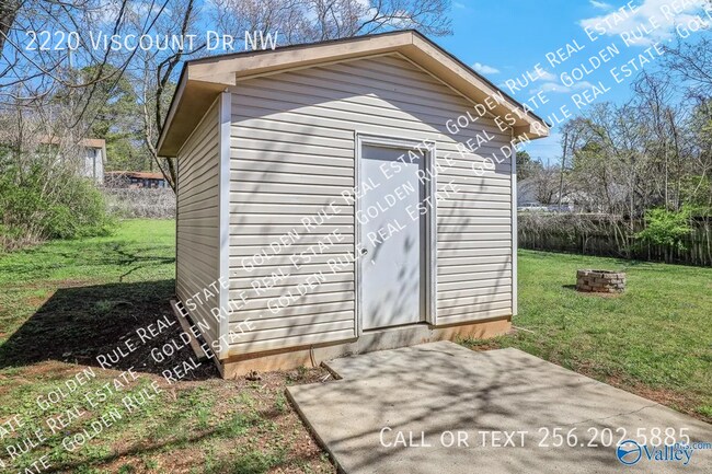 Building Photo - 2220 Viscount Dr NW