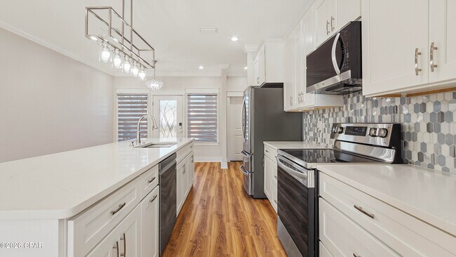 Building Photo - 1719 Country Club Dr