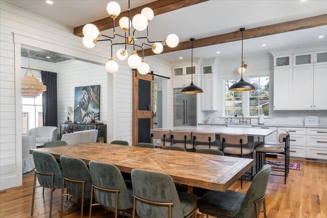 Building Photo - Fully Furnished Home In The Groves