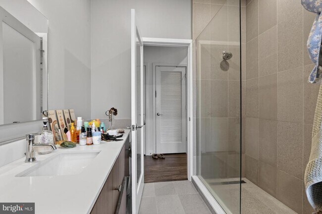 Building Photo - 525 N 41st St