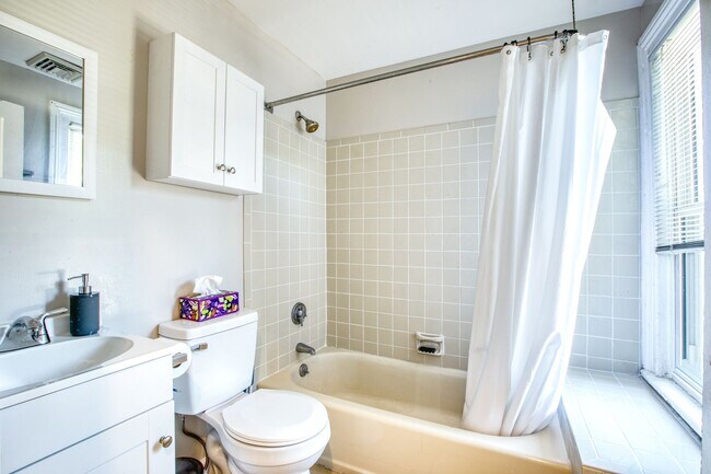 Building Photo - Sono Area of Norwalk 1 Bedroom apartment