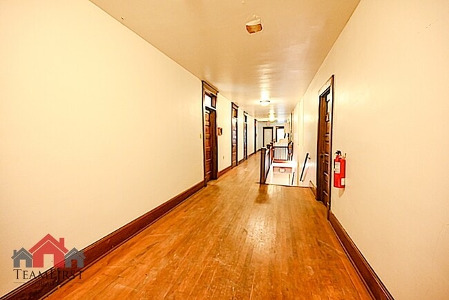 Building Photo - 205 N Maple St