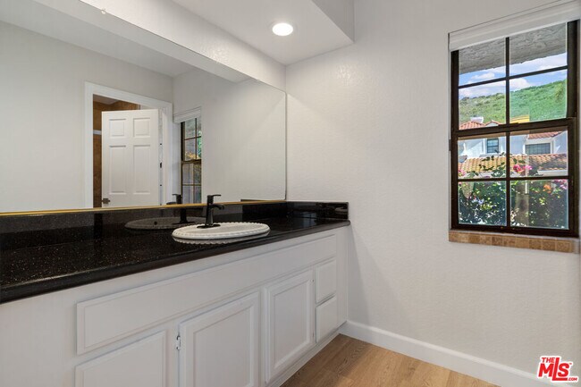 Building Photo - 6143 Lake Lindero Dr