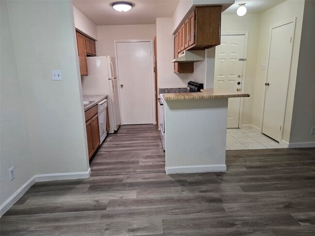 Primary Photo - 7400 Bellerive Dr