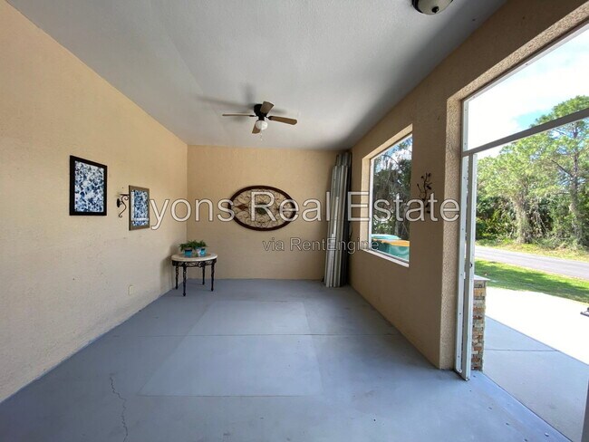 Building Photo - 324 Lomond Dr