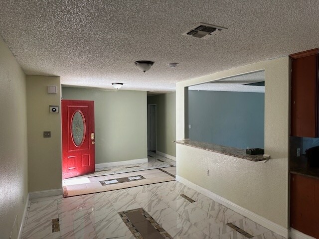 Building Photo - Tracy 4 Bedroom 2 Bathroom Home with a pool