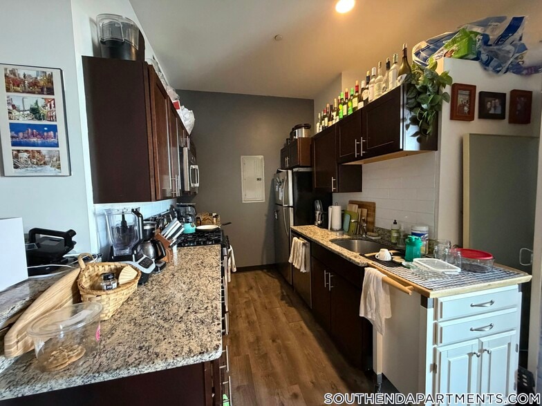 Building Photo - 160 E Berkeley St