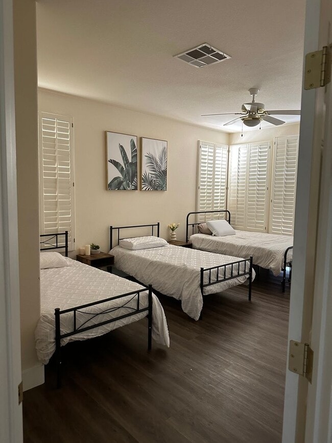 Building Photo - Stunning Fully Remodeled Luxury Home in Peccole Ranch