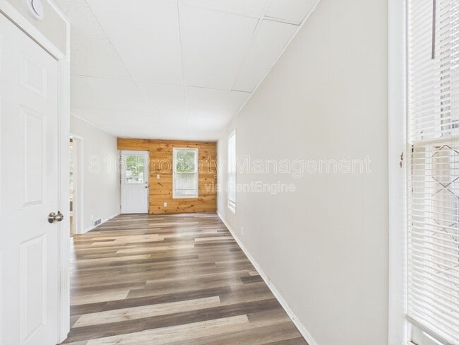 Building Photo - 1222 S 40th St