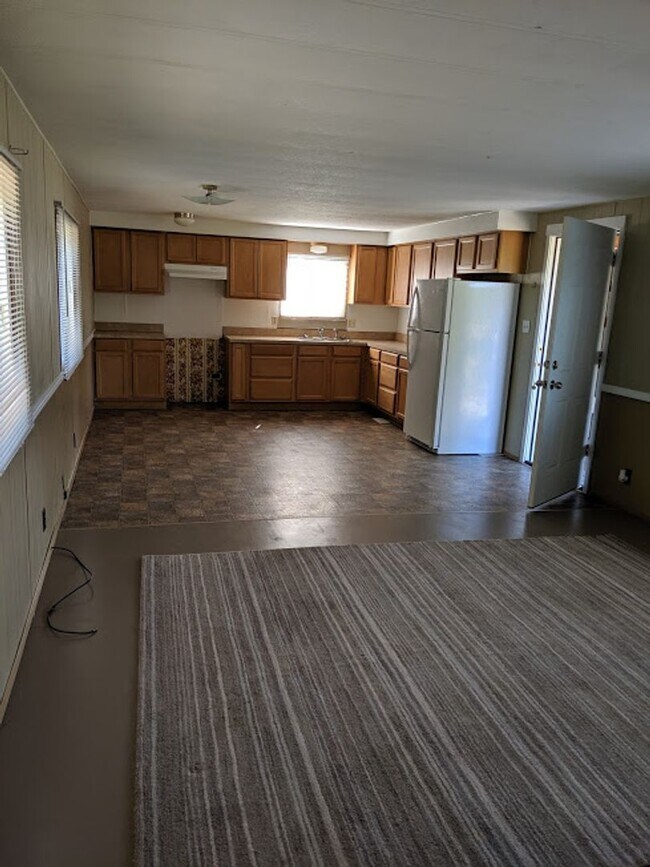Building Photo - 380 W 66th Terrace