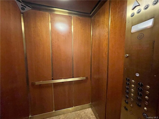 Building Photo - 14 N Chatsworth Ave