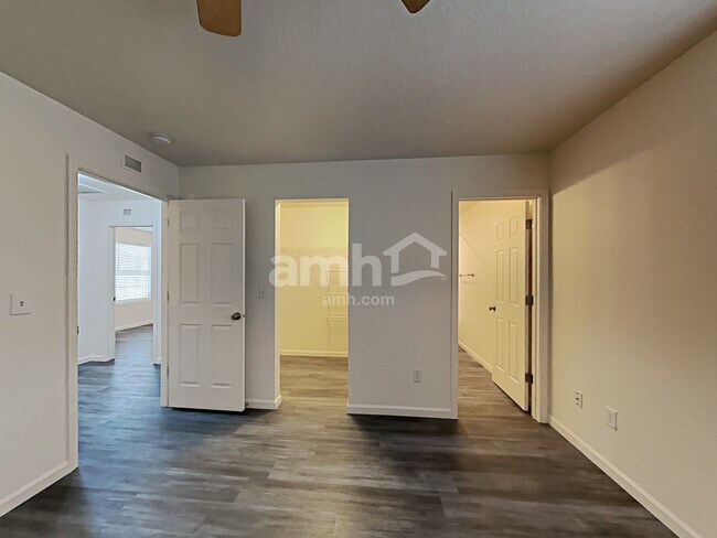 Building Photo - 4454 N Longabaugh Way