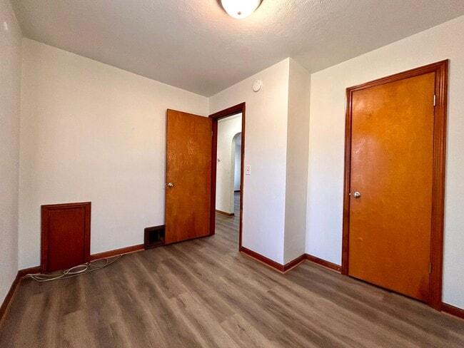 Building Photo - 3020 Leahy St