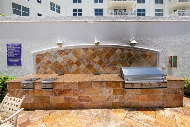 Building Photo - 1 Las Olas Cir