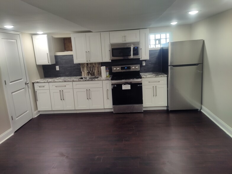 Building Photo - 215 E Walnut Park Dr