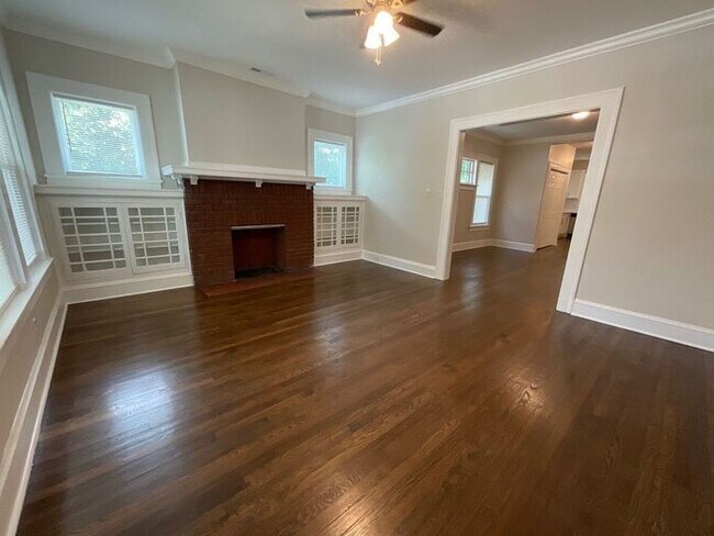Building Photo - **Bright & Stylish 2 Bedroom Atlanta Home ...