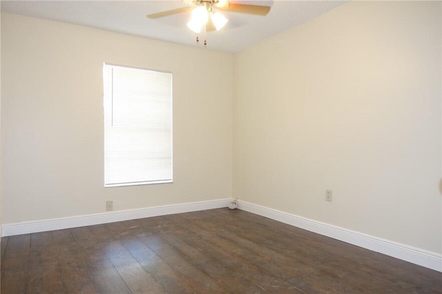 Building Photo - 13936 Langley Pl