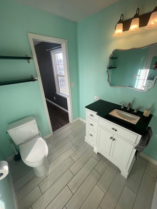 Building Photo - Large 2 Bedroom with Basement!