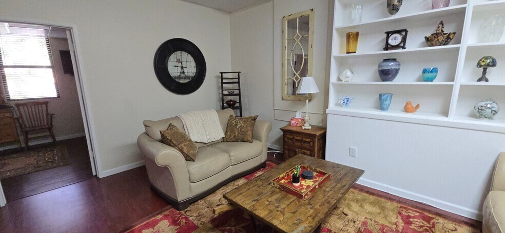 Building Photo - 1447 Lincoln Way