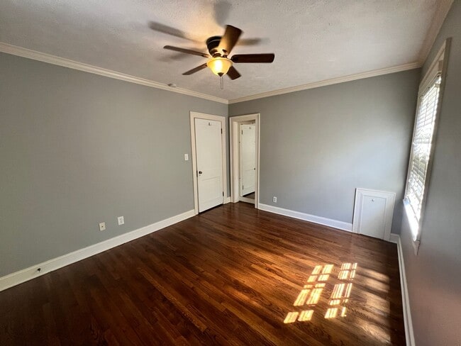 Building Photo - Jordan/Johnson Area!