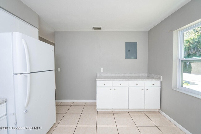 Building Photo - 410 Snyder Dr