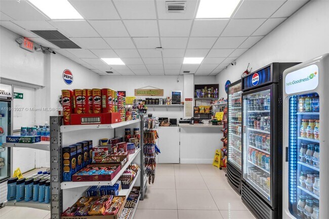 Building Photo - 5101 Collins Ave