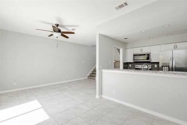 Building Photo - 801 Grassy Knoll