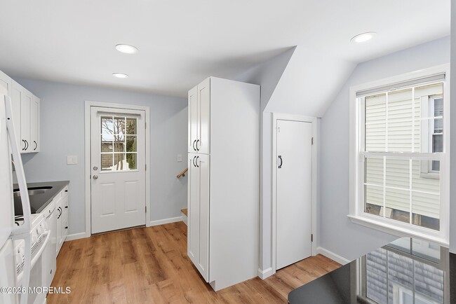 Building Photo - 131 Spring St