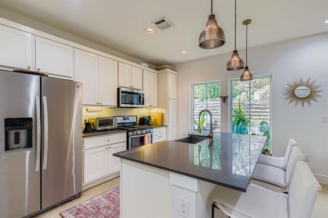 Building Photo - 1213 Eleanor St