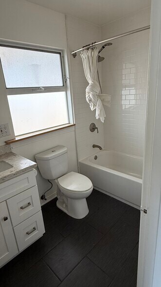 Hall/2nd Bath - 710 Pacific Avenue