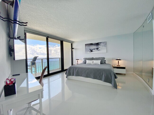 Building Photo - 3000 N Ocean Dr