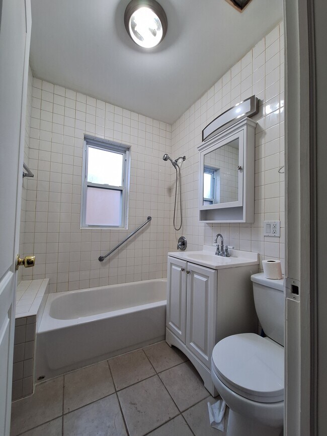 Building Photo - 2121 N Marmora Ave