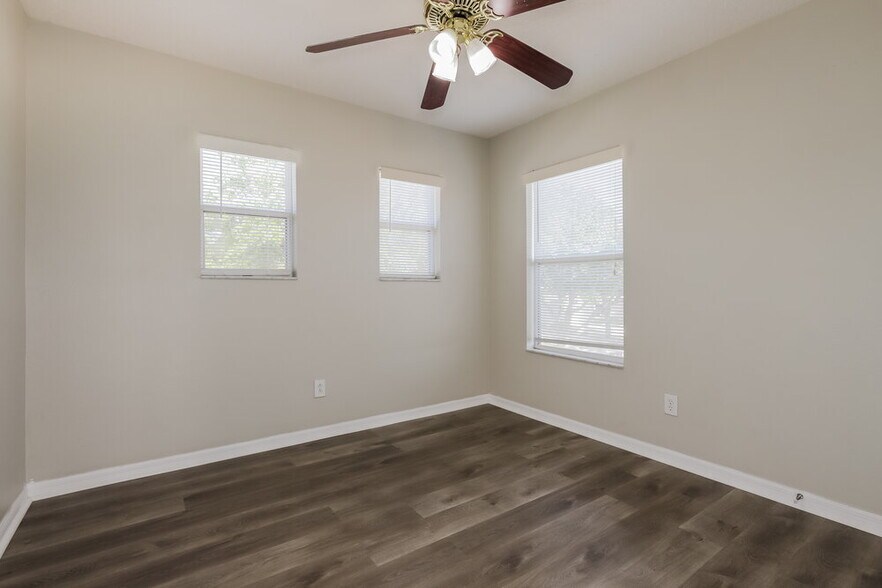 Building Photo - 11050 Golden Silence Dr