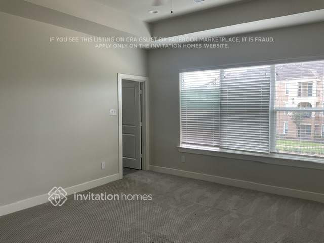 Building Photo - 10518 Executive Lake Dr