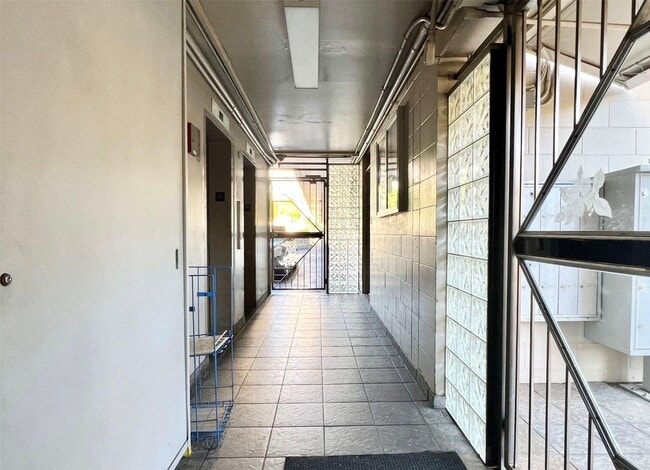 Building Photo - Ilima West Apts/2BD /1BA /1PK