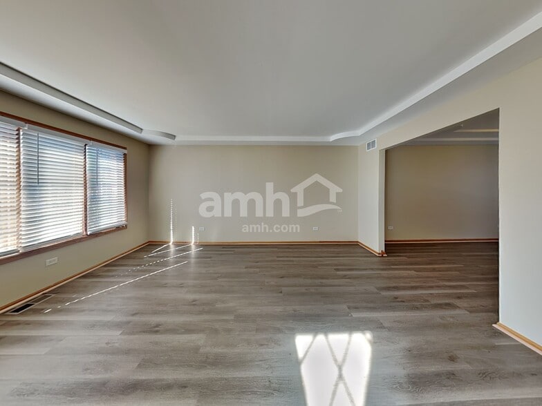 Building Photo - 24433 Independence Blvd