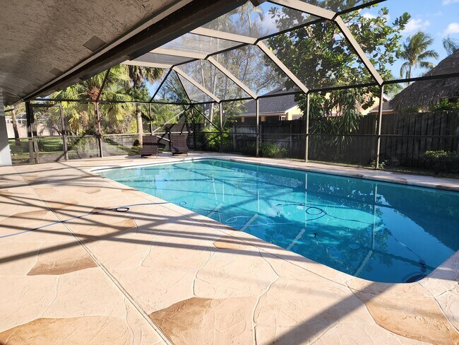 Building Photo - 14526 Paddock Dr