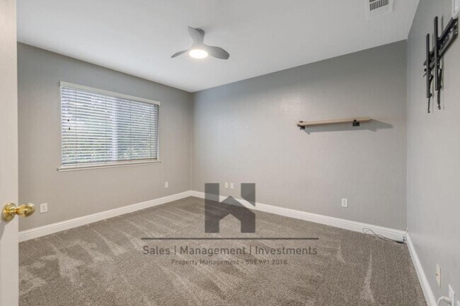 Building Photo - 3169 Brickfield Ave